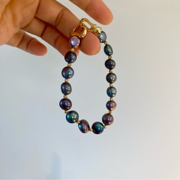 Handmade Freshwater Pearl Gold Heart Clasp Bracelet - Picture 2 of 3